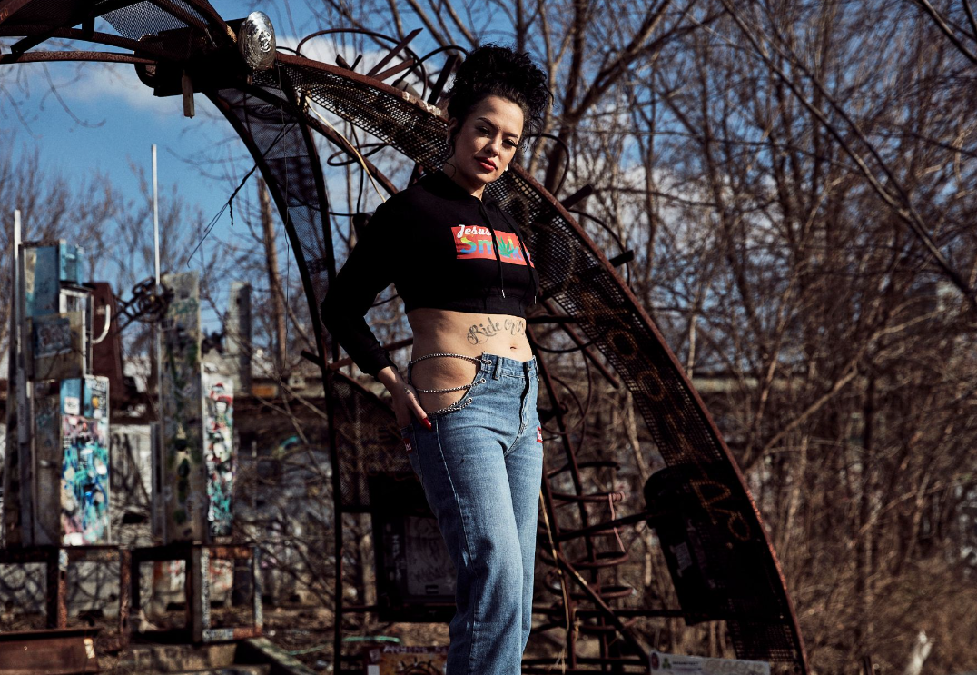 Smokes Cropped Hoodie - Black